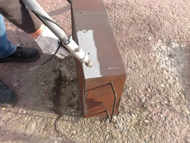 Aérogommage de métal