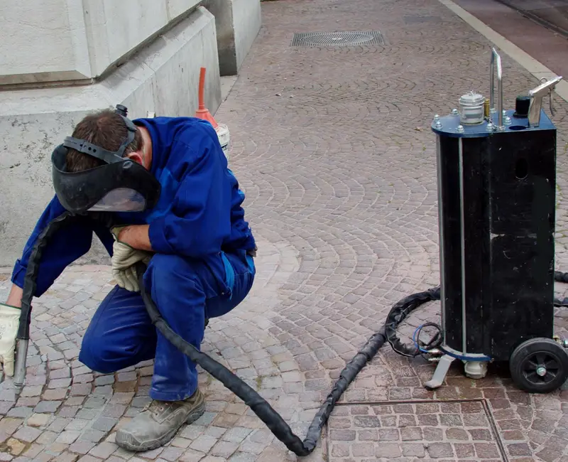 Sablage et décapage de pavé